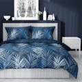 big_posciel-satynowa-220x200-granatowa-liscie-4127-b-home-satin-001-3 ZWOLTEX PARTNER.webp